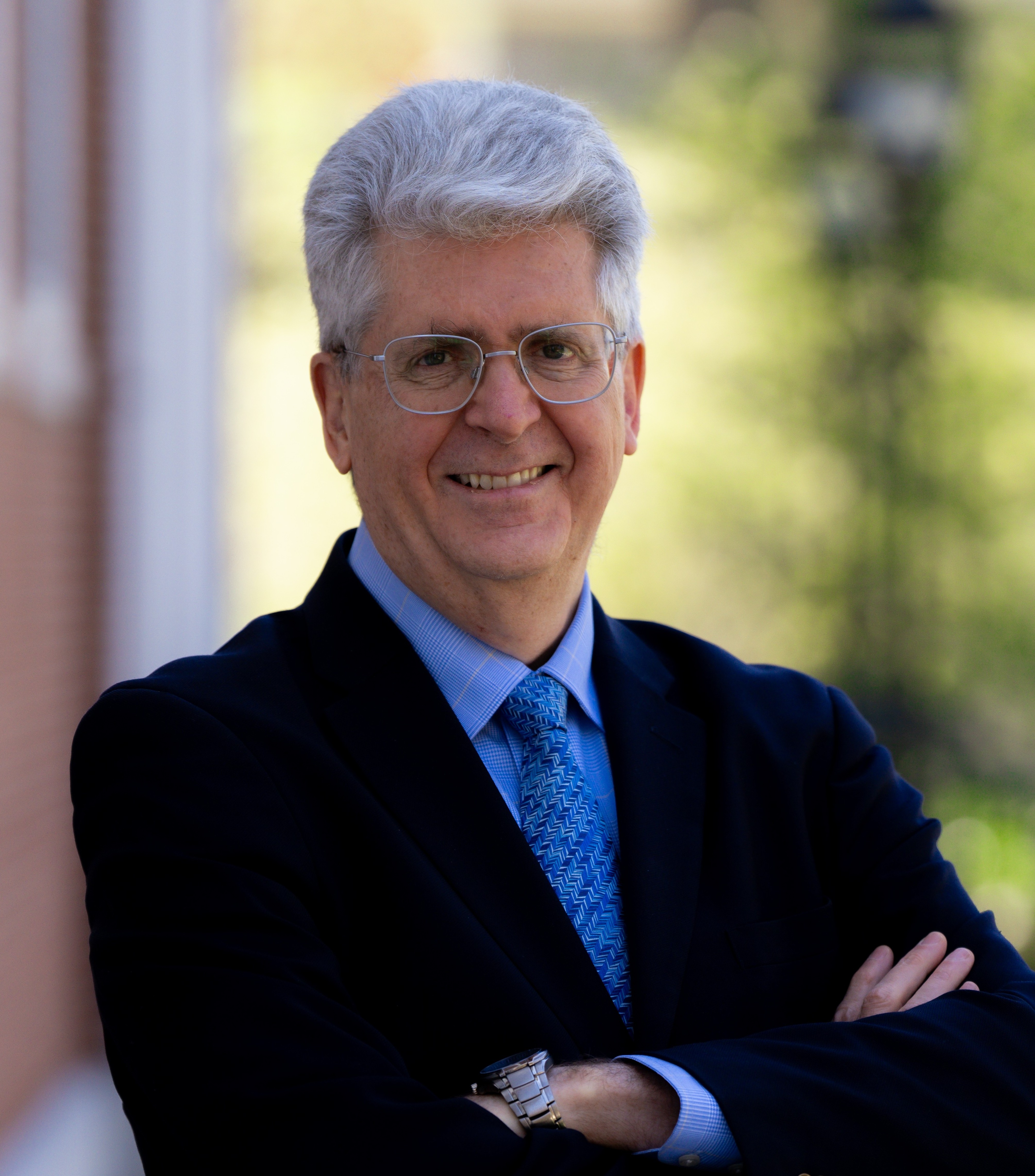 Fernando Reimers behind Longfellow Hall HGSE